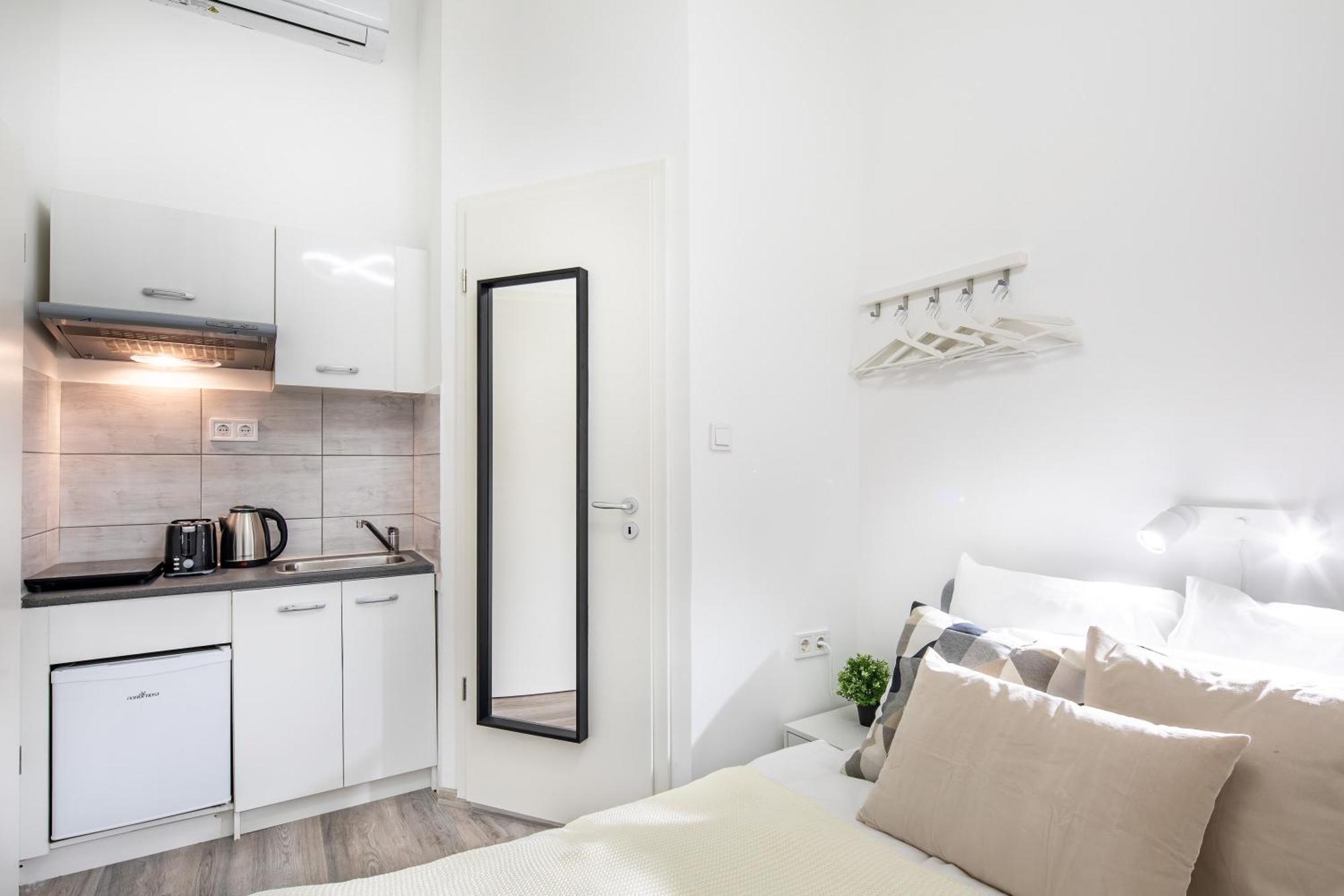 Very Central - Small Studio For Solo Traveller Boedapest Buitenkant foto